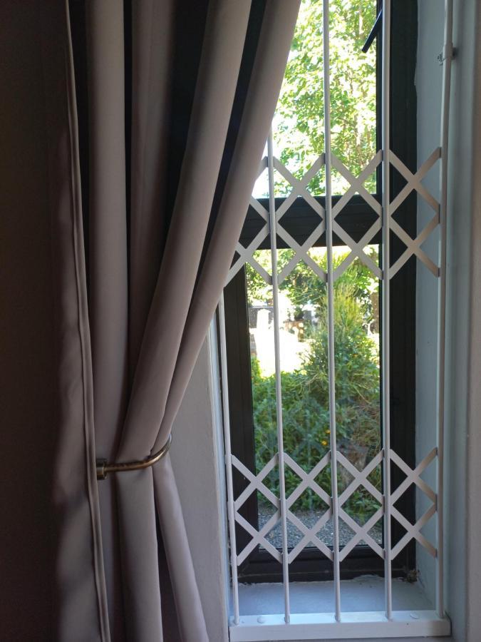 Dreamers Guesthouse - No Loadshedding Кинг-Уильямс-Таун Экстерьер фото